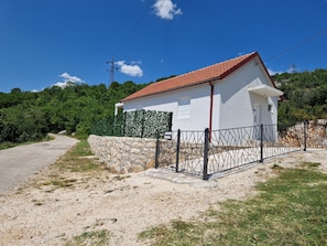 Exterior - Vuković house - near Slano lake with wonderfull lake view (Nikšić Municipality)