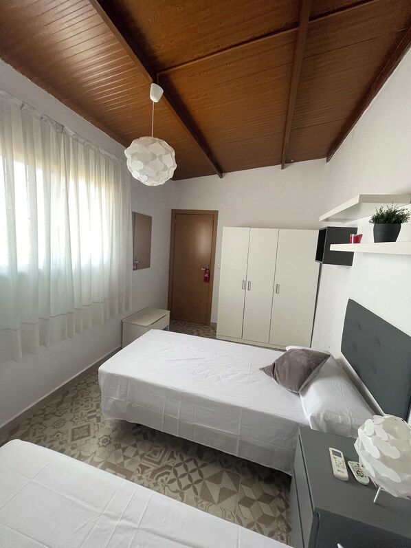 3 bedrooms, iron/ironing board, travel cot, free WiFi