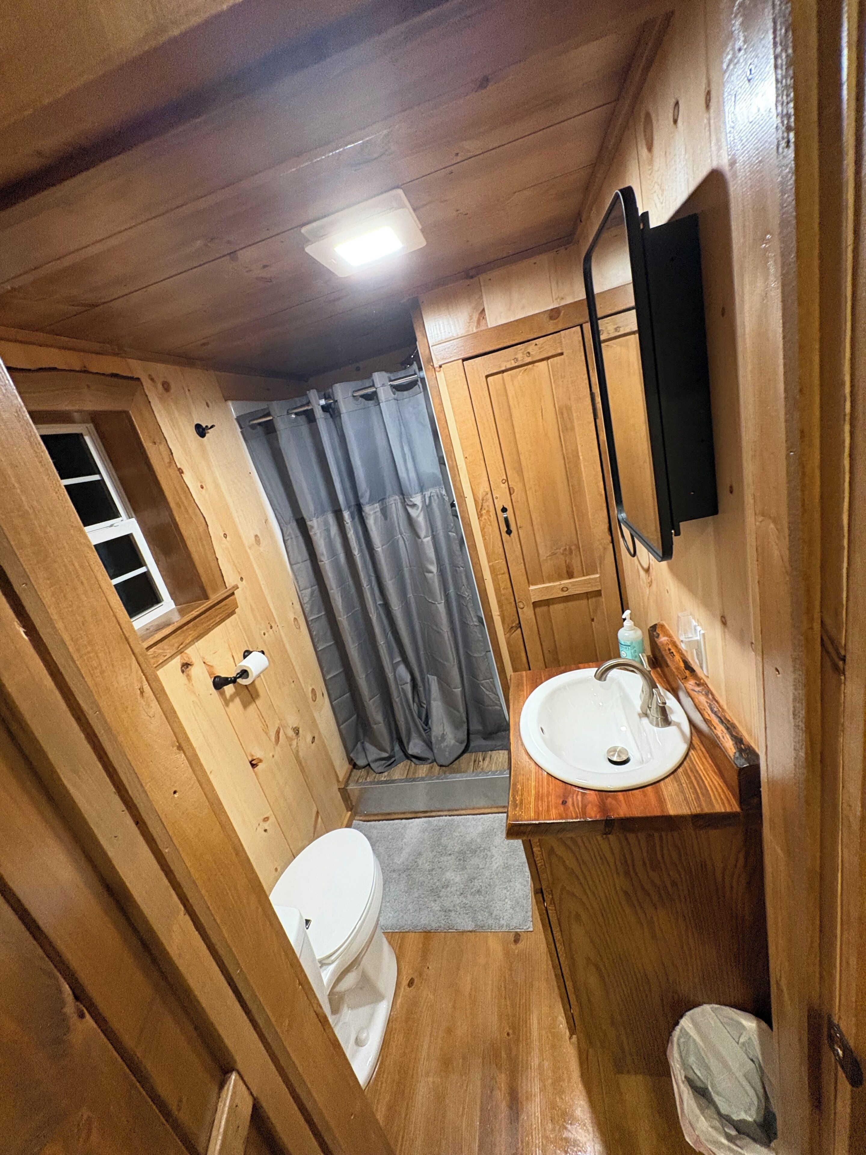 Towels, soap, shampoo, toilet paper