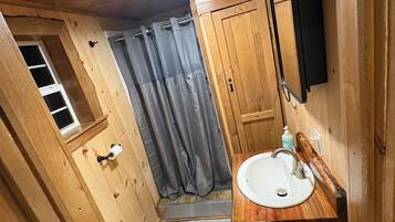 Towels, soap, shampoo, toilet paper