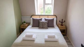Iron/ironing board, travel crib, WiFi, bed sheets