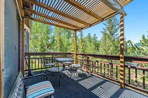 Outdoor dining - Buffalo Mountain View Home | Large Deck | Near Keystone and Lake Dillon (Dillon)