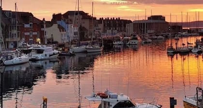 The Harbour Suite|Sleeps4|Weymouth Beach|
