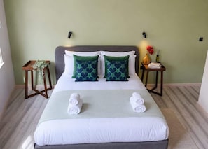 Iron/ironing board, travel cot, WiFi, bed sheets - The Harbour Suite|Sleeps4|Weymouth Beach| (Dorset Weymouth)