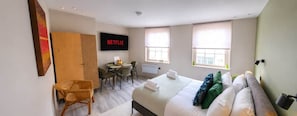Bügeleisen/Bügelbrett, Reisekinderbett, WLAN, Bettwäsche
