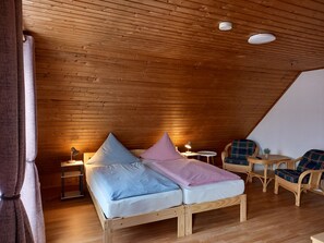 Room - Aemy Vacation Rentals: Central Location (Sellin)