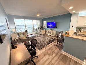 Living area - Peaceful Lakefront unit near Disney and Universal (Orlando)
