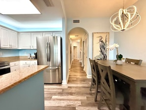 Private kitchen - Peaceful Lakefront unit near Disney and Universal (Orlando)