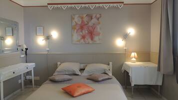 Iron/ironing board, WiFi, bed sheets