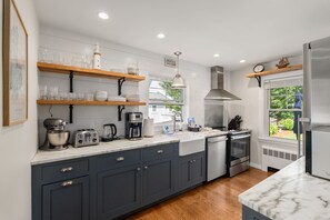 Coffee/tea maker, fridge, microwave, dishwasher
