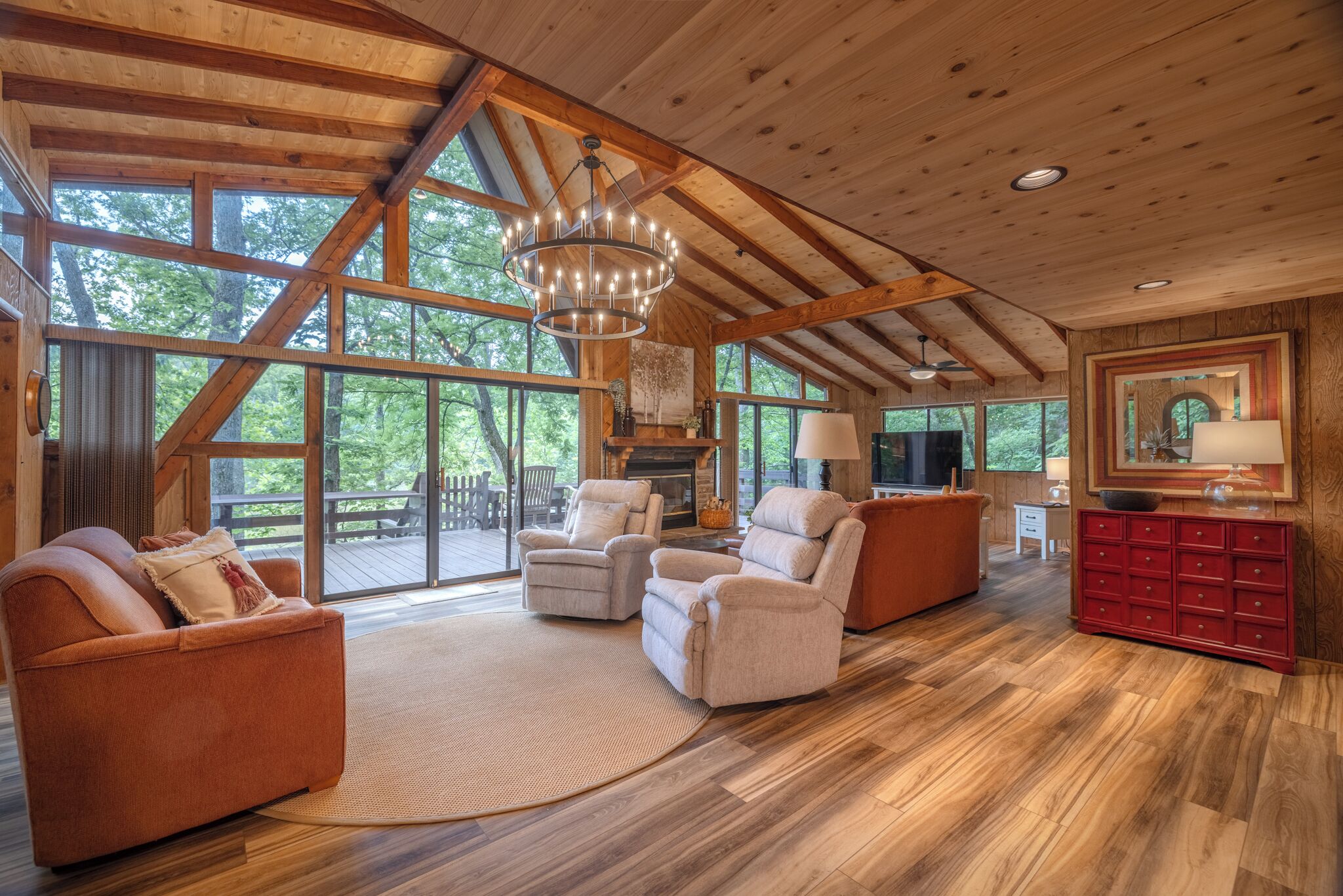 Smart TV, fireplace