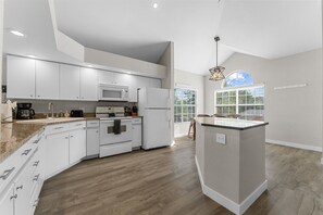 Apartment, 3 Schlafzimmer | Eigene Küche | Wasserkocher mit Kaffee-/Teezubehör, Kühlschrank, Ofen, Toaster