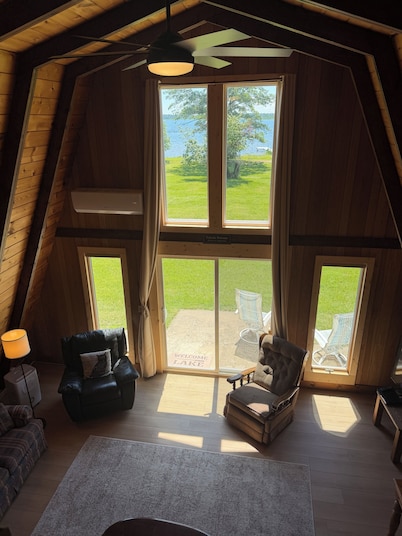Charming cabin on private Long Lake 12 mi NW Bemidji-AC sleeps 5-Dog-friendly