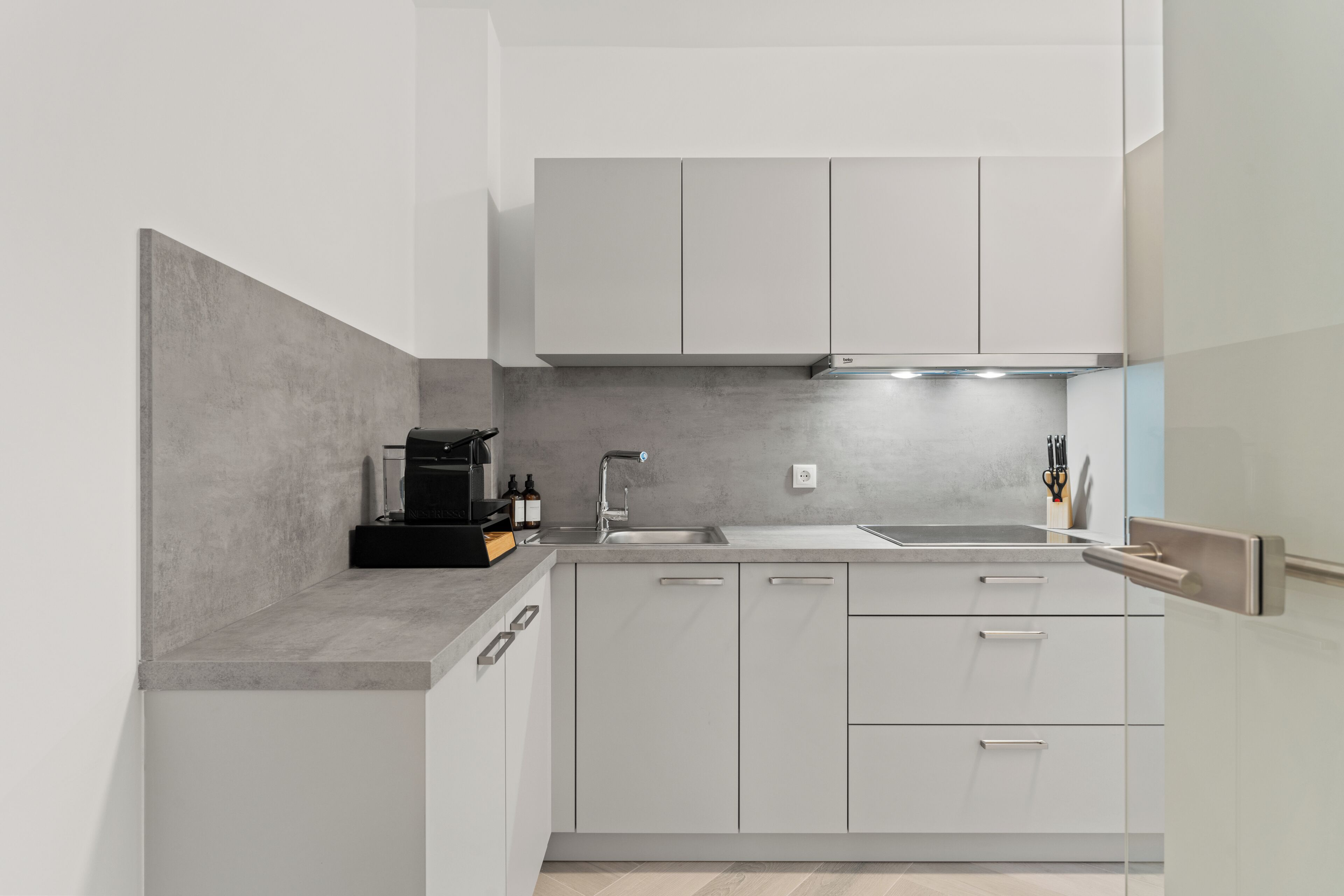Apartemen Comfort, 1 Tempat Tidur King, dapur | Dapur pribadi | Lemari es, microwave, oven, dan kompor