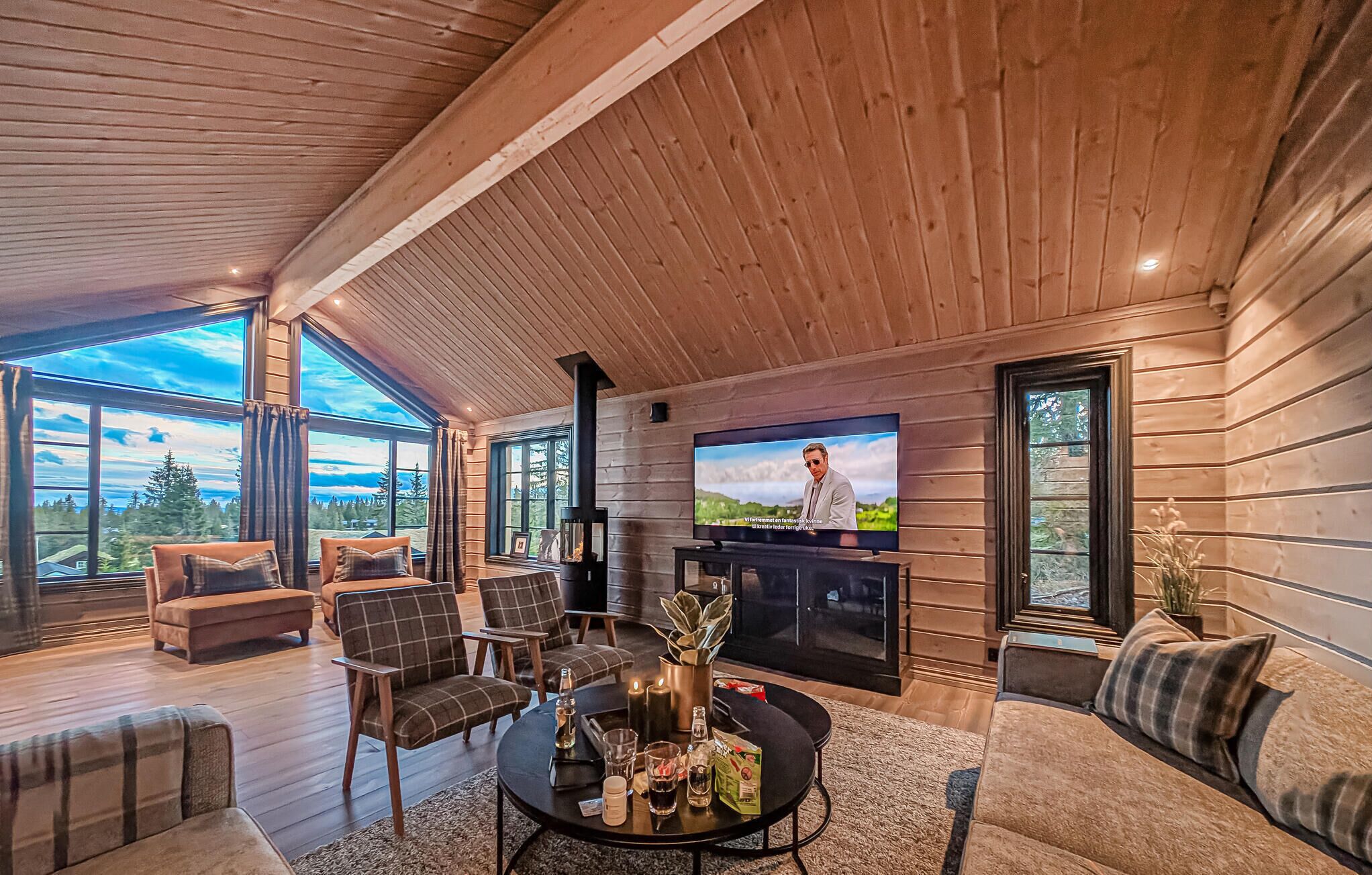 Smart TV, fireplace