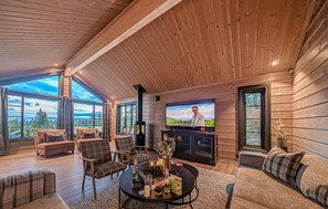 Smart TV, fireplace - Stunning home in Sjusjøen with sauna (Sjusjøen)