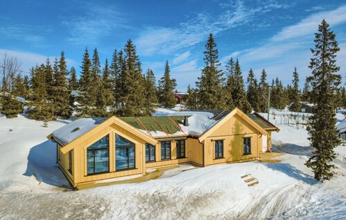 Stunning home in Sjusjøen with sauna