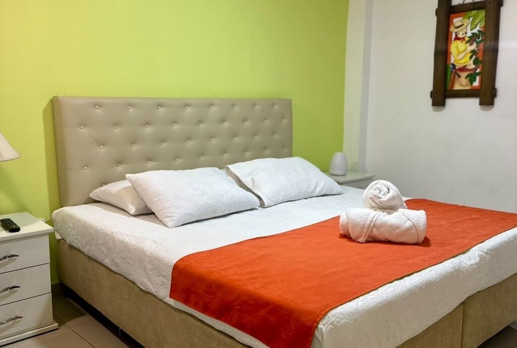 Habitación estándar con 1 cama matrimonial o 2 individuales, vista al jardín | Escritorio y wifi gratis 