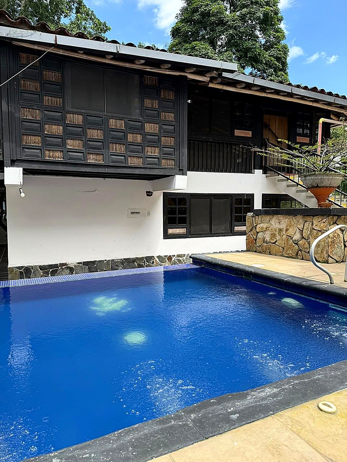 2 outdoor pools