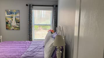 Iron/ironing board, Internet, bed sheets
