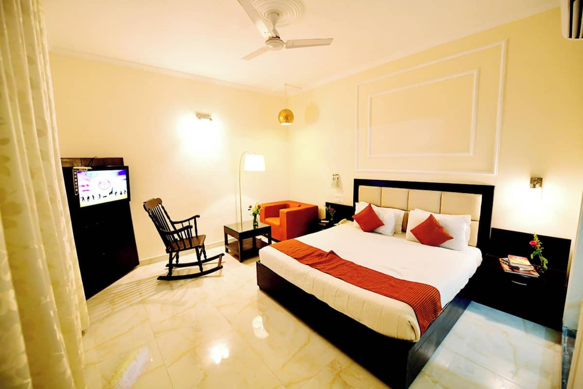 Deluxe Double Room, City View | Desk, free WiFi