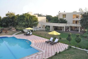 Pool - Kunj Kadamb RJ Hotel by bird Sanctuary (Bharatpur)