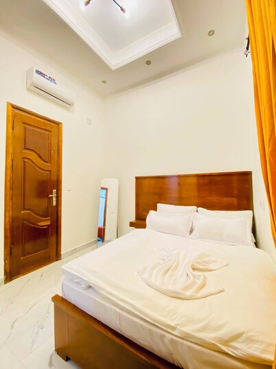 Furnished 1-bedroom apartment with a living room, fully equipped kitchen, and Wi-Fi