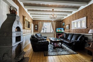 Fernseher, Kamin