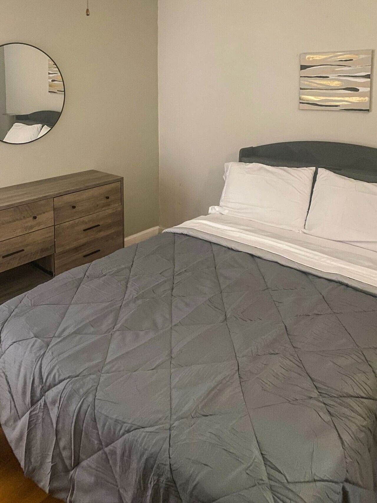 5 habitaciones, escritorio, tabla de planchar con plancha y wifi 