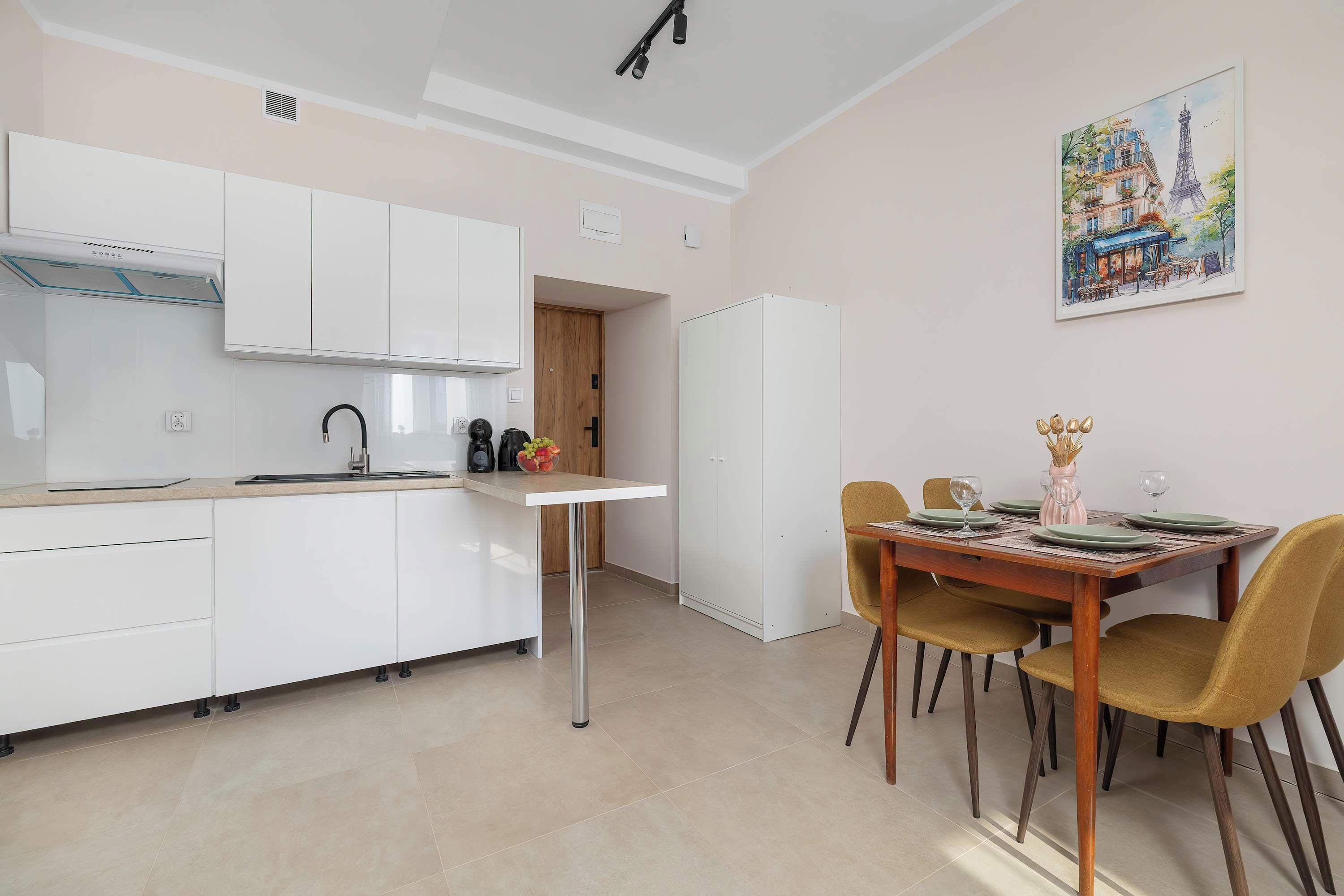 Fridge, microwave, stovetop, coffee/tea maker