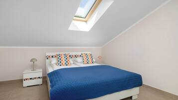 Iron/ironing board, travel cot, WiFi, bed sheets