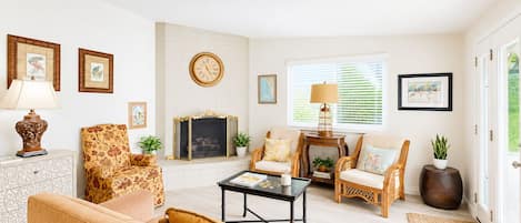 Smart TV, fireplace