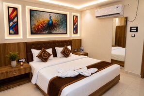 Executive Single Room | Meja, ruang kerja komputer riba, seterika/papan seterika, Wi-fi percuma 