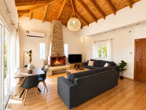 Fernseher, Kamin, Arbeitsbereiche