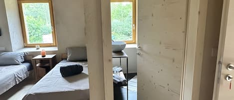1 bedroom, WiFi, bed sheets
