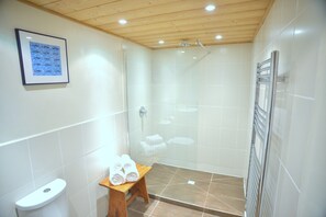 Bathroom - Chalet Cannelle Deluxe Capra Guest Room with Mountain View, Private Balcony and Wi-Fi (La Chapelle-d'Abondance)