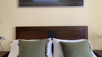 2 chambres, fer et planche à repasser
