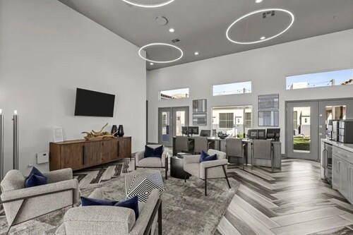 AUGUST SPECIAL - Tempe, Arizona-GREAT LOCATION-Look at the amenities!!!