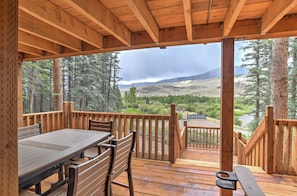 Outdoor dining - New! Fern Creek Cabin | Mtn & River Views | Ride ATVs from Home (Creede)