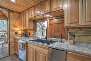 Fridge, oven, stovetop, dishwasher - New! Fern Creek Cabin | Mtn & River Views | Ride ATVs from Home (Creede)