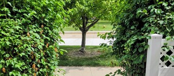 3-bedroom townhome in serene West Des Moines with AC