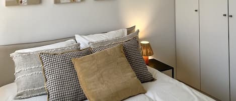 1 bedroom, iron/ironing board, WiFi