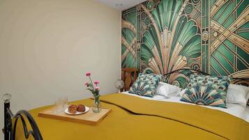 Iron/ironing board, travel crib, WiFi, bed sheets