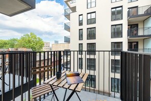 Outdoor dining - Beige Studio with Balcony | By the River (Szczecin)