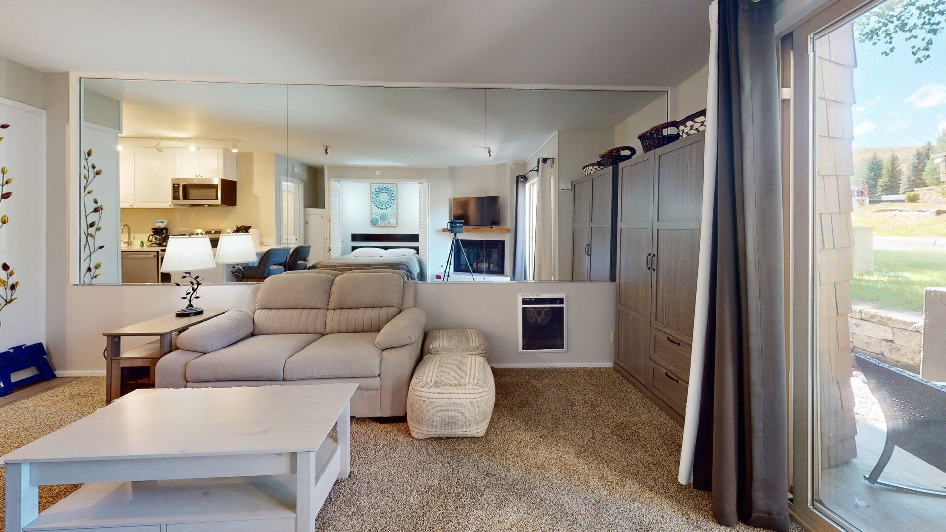 Smart TV, fireplace