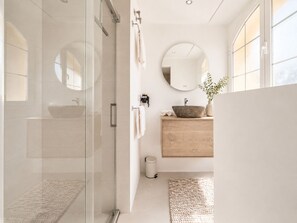 Hair dryer, towels, soap, toilet paper - Frontline Golf Villa in the stunning La Cala Golf. Perfect for families and golfers! (Mijas)
