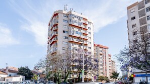 Exterior - Sunny 3Bdr Flat in Portimão by LovelyStay (Portimão)