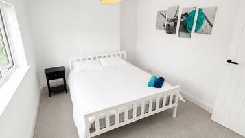 Iron/ironing board, internet, bed sheets