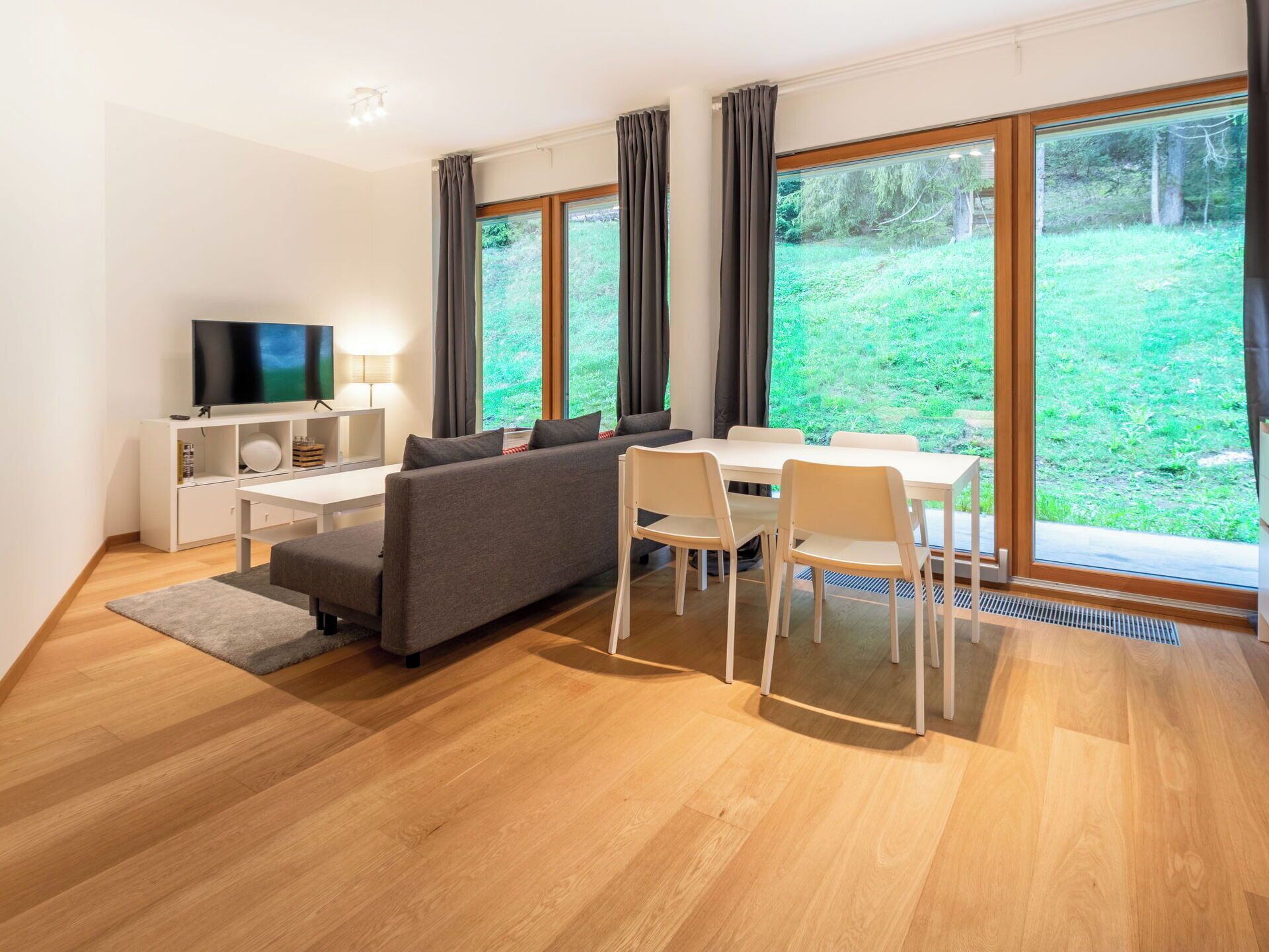 Herrliche Wohnung Für 4 Personen Mit  W-lan, Innenhof, Haustiere Erlaubt Und Panoramablick - Laax