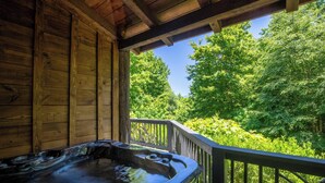 A wooden cabin with a hot tub on a balcony overlooking a forest. - Rookery-High-Rollers, Hiking & Hot Tubs–Ultimate Motorcycle-Friendly Retreat! (Whittier)